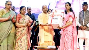 CM Yogi Adityanath Launches Digital Upgrade for Anganwadi Centres, Distributes Nearly 70,000 Smartphones