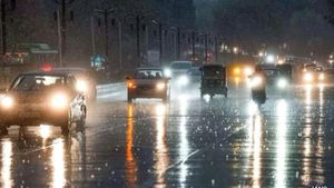 Thunderstorm Warning In Delhi NCR: IMD Issues Orange Alert Amid Sudden Weather Shift