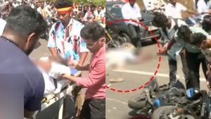 Vijay Fans Injured In Thanjavur After Trying To See Him: Accident Caught on Camera