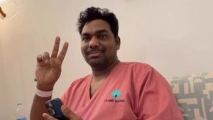 Zakir Khan Health Update: Viral Video Shows Comedian Admitted to Hospital