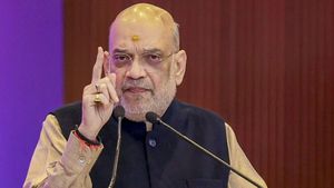 Amit Shah Leads Massive Bhabanipur Roadshow, Urges Fear-Free Voting And Backs Suvendu Adhikari Against TMC