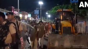 West Bengal Illegal Encroachment Drive Targets Kolkata Rail Hubs And Markets