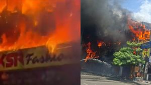 Massive Fire At KSR Fashions Near Maitrivanam Triggers Traffic Chaos In Hyderabad