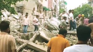 Delhi Building Collapse: 1 Dead, 5 Feared Trapped As Four-Storey Structure Crashes In Rohini