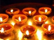            ದೀಪದಿಂದ ದೀಪ ಹಚ್ಚಿ, ಪ್ರೀತಿಯಿಂದ ಪ್ರೀತಿ ಹಂಚಿ
