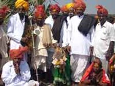 ಕತ್ತೆ ಪೂಜೆಗೆ ಲಕ್ಷಾಂತರ ಸುರಿವ ಕುರುಬರು