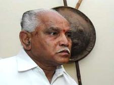 ಕುಮಾರಸ್ವಾಮಿ ಮೇಲೆ ಯಡಿಯೂರಪ್ಪ ನಾಡಬಾಂಬ್ ಎಸೆತ