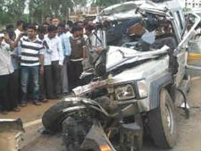 ತುಮಕೂರು: ಟೆಂಪೋ KSRTC ಬಸ್ ಢಿಕ್ಕಿ, 15 ಸಾವು