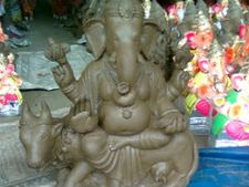 ಬೆಂಗಳೂರಲ್ಲೂ ಮಣ್ಣಿನ ಗಣಪನಿಗೆ ಭಾರೀ ಬೇಡಿಕೆ