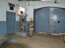 ರೆಡ್ಡಿ ಇರೋ ಚಂಚಲಗುಡ ಜೈಲಿನ ಮೇಲೆ ಇಣುಕು ನೋಟ