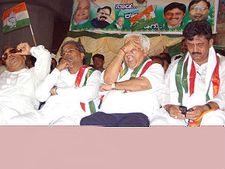 ಚುಂಬನಾಚಾರ್ಯಗೆ ಸಿದ್ರಾಮಣ್ಣನ ಟಗರ್ ಪಂಚ್  