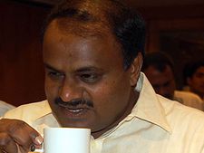 ಕುಮಾರಸ್ವಾಮಿ ಹುಟ್ಟುಹಬ್ಬಕ್ಕೆ ಉಷಾ ಉತ್ತುಪ್