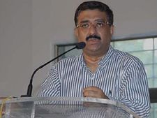ಆಂಧ್ರ ಐಎಎಸ್ ಆಚಾರ್ಯ ಸೆರೆ:ಜಗನ್ ಗೆ ಭಾರಿ ಹಿನ್ನಡೆ