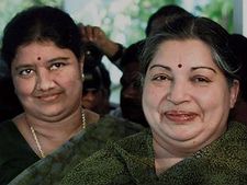 ಮತ್ತೆ ಶಶಿಕಲಾ ಅಪ್ಪಿಕೊಂಡ ಜಯಲಲಿತಾ