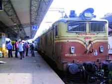 ಚಿಕ್ಕಬಳ್ಳಾಪುರ : ರೈಲ್ವೆ ಇಲಾಖೆ ವಿರುದ್ಧ ಪ್ರತಿಭಟನೆ