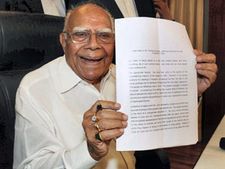ರಾಷ್ಟ್ರಪತಿ ಹುದ್ದೆಗೆ ಪ್ರಣಬ್ ಅನರ್ಹ: ಜೇಠ್ಮಲಾನಿ