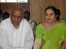 ಭವಾನಿ ರೇವಣ್ಣಗೆ ಟಿಕೆಟ್ ಕೊಡಿ ದೇವೇಗೌಡ್ರೆ