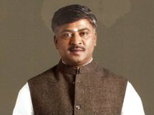 ಅಮಾವಾಸ್ಯೆ ದಿನ ನಾಮಪತ್ರ ಸಲ್ಲಿಸಿದ ವರ್ತೂರ್ ಪ್ರಕಾಶ್
