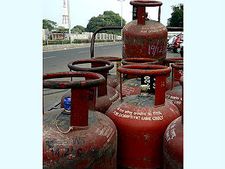 ಆಧಾರ್ LPG ಸಿಲಿಂಡರ್: ಸಬ್ಸಿಡಿ ವಿತರಣೆ ಹೇಗೆ ಗೊತ್ತಾ?  