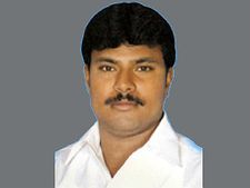 ಓಂ ಪ್ರಥಮ:ಕಾಂಗ್ರೆಸ್ಸಿನತ್ತ ಹಾರಿದ ಸ್ವತಂತ್ರ ಶಾಸಕ