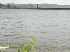 ನಾಲೆಗಳಿಗೆ ನೀರು ಹರಿಸಲು ಸಚಿವ ಅಂಬರೀಶ್ ಆದೇಶ!