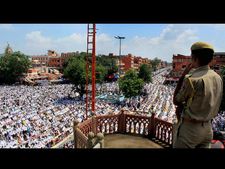 ಚಿತ್ರಗಳಲ್ಲಿ: ರಂಜಾನ್ ಸಾಮೂಹಿಕ ನಮಾಜ್