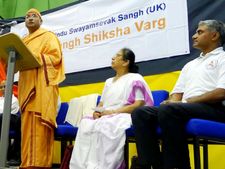 ಇಂಗ್ಲೆಂಡ್ ಹಿಂದೂ ಸಮಾವೇಶದಲ್ಲಿ ಜಪಾನಂದಜಿ