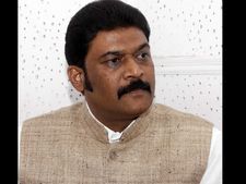 ಹೊಸಪೇಟೆಯಲ್ಲಿ ಆನಂದ್ ಸಿಂಗ್ ವಿರುದ್ಧ ದೀಪಕ್ ಸಿಂಗ್
