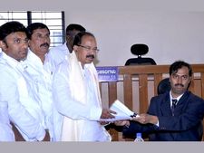 ಚಿಕ್ಕಬಳ್ಳಾಪುರದ ದೇವರಿಗೆ ವೀರಪ್ಪ ಮೊಯ್ಲಿ ಆಮಿಷ!