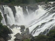 ಮಹಾನಗರದ ಚಿಂತೆ ಬಿಡಿ, ಮಳವಳ್ಳಿ ಕಡೆ ರಸ್ತೆ ಹಿಡಿ