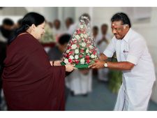 ಎಐಎಡಿಎಂಕೆಯಿಂದ ಜಯಲಲಿತಾಗೆ ಕೊಕ್ ಏಕೆ?