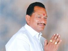 ಫೋಟೋ ನೋಡಿದ್ದು ತಪ್ಪು, ಕ್ಷಮಿಸಿ : ಚೌವಾಣ್ 