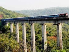 ಕ್ರಿಸ್ಮಸ್, ಹೊಸವರ್ಷಕ್ಕೆ ವಿಶೇಷ ಹಾಲಿಡೇ ರೈಲುಗಳು