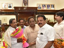 ಸಿಎಂ ಸಿದ್ದರಾಮಯ್ಯ ಅವರಿಗೆ ಅಂಬರೀಷ್ ರಿಂದ ಆತ್ಮೀಯ ಆಹ್ವಾನ