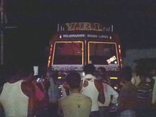 ಮರಳು ಕಳ್ಳರನ್ನು ದಿಟ್ಟತನದಿಂದ ಹಿಡಿದ ಯುವಕರು