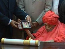 ಶಿವಕುಮಾರ ಶ್ರೀಗಳಿಗೆ ಪದ್ಮಭೂಷಣ ಪ್ರಶಸ್ತಿ ಪ್ರದಾನ