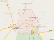 ದಾವಣಗೆರೆ : ಕೆರೆಗೆ ಉರುಳಿದ ಖಾಸಗಿ ಬಸ್