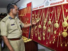 ಚಿಕ್ಕಮಗಳೂರು ದನದ ಕೊಟ್ಟಿಗೆಯಲ್ಲಿ 18 ಕೆಜಿ ಚಿನ್ನ! 