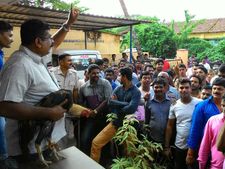 ಪೊಲೀಸ್ ಠಾಣೆಯಲ್ಲಿ ನಡೆಯಿತು ಕೋಳಿಗಳ ಹರಾಜು!
