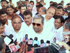 ರೈತ ಆತ್ಮಹತ್ಯೆ, ಸಾಲಮನ್ನಾ ಸದ್ಯಕ್ಕಿಲ್ಲ : ಸಿದ್ದರಾಮಯ್ಯ