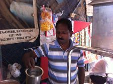 ಚಹಾ ಮಾರುವ 'ಚೇಟ'ನ ಬದುಕು ಬೆಂಗಳೂರಿನಲ್ಲಿ ಹಸನು! 
