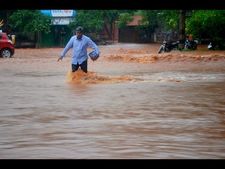 'ರೋನು' ಅಬ್ಬರಕ್ಕೆ ರೋದಿಸುತ್ತಿರುವ ತಮಿಳುನಾಡು
