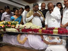 ಬೀದರ್‌ನಲ್ಲಿ ಬುಧವಾರ ಗುರುಪಾದಪ್ಪ ನಾಗಮಾರಪಲ್ಲಿ ಅಂತ್ಯಕ್ರಿಯೆ