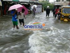ಜಲ ಪ್ರಳಯ: ನೀರಿನಲ್ಲಿ ಸಿಲುಕಿ ದ್ವೀಪವಾದ ಚೆನ್ನೈ