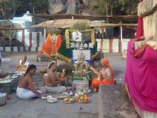 ಕೊಪ್ಪಳ : ನವ ಬೃಂದಾವನ ಗಡ್ಡೆ ಪೂಜೆ ವಿವಾದಕ್ಕೆ ತೆರೆ?