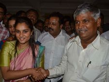 'ಕಾಂಗ್ರೆಸ್ ಹೈಕಮಾಂಡ್ ರಮ್ಯಾಗೆ ಬುದ್ಧಿ ಹೇಳಲಿ'