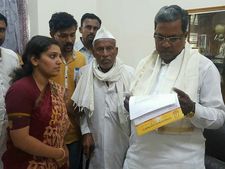 ಪಿಎಸ್‌ಐ ಬಂಡೆ ಕುಟುಂಬದ ಬೇಡಿಕೆಗೆ ಸ್ಪಂದಿಸಿದ ಸಿದ್ದರಾಮಯ್ಯ