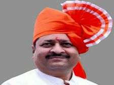 ಜೋಶಿ, ಜಗದೀಶ್ ಶೆಟ್ಟರ್ ರಾಜೀನಾಮೆಗೆ ಒತ್ತಾಯಿಸಿದ ಯತ್ನಾಳ್ 