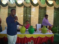 ತಟಕು ನೀರಿಲ್ಲದ ರಾಯಚೂರಿನಲ್ಲಿ ಖಾಲಿ ಕೊಡಗಳ ಪ್ರದರ್ಶನ
