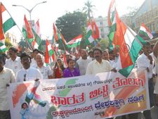 ಹುಬ್ಬಳ್ಳಿಯಲ್ಲಿ ದೇಶಭಕ್ತರಿಂದ ದೇಶಕ್ಕಾಗಿ ನಡಿಗೆ